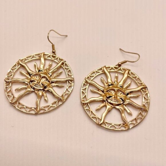 ⭐️✨ FREE Hollow Sun Boho Face Hipster Hippie Art Deco Peasant Hip Drop Earrings - Picture 1 of 7